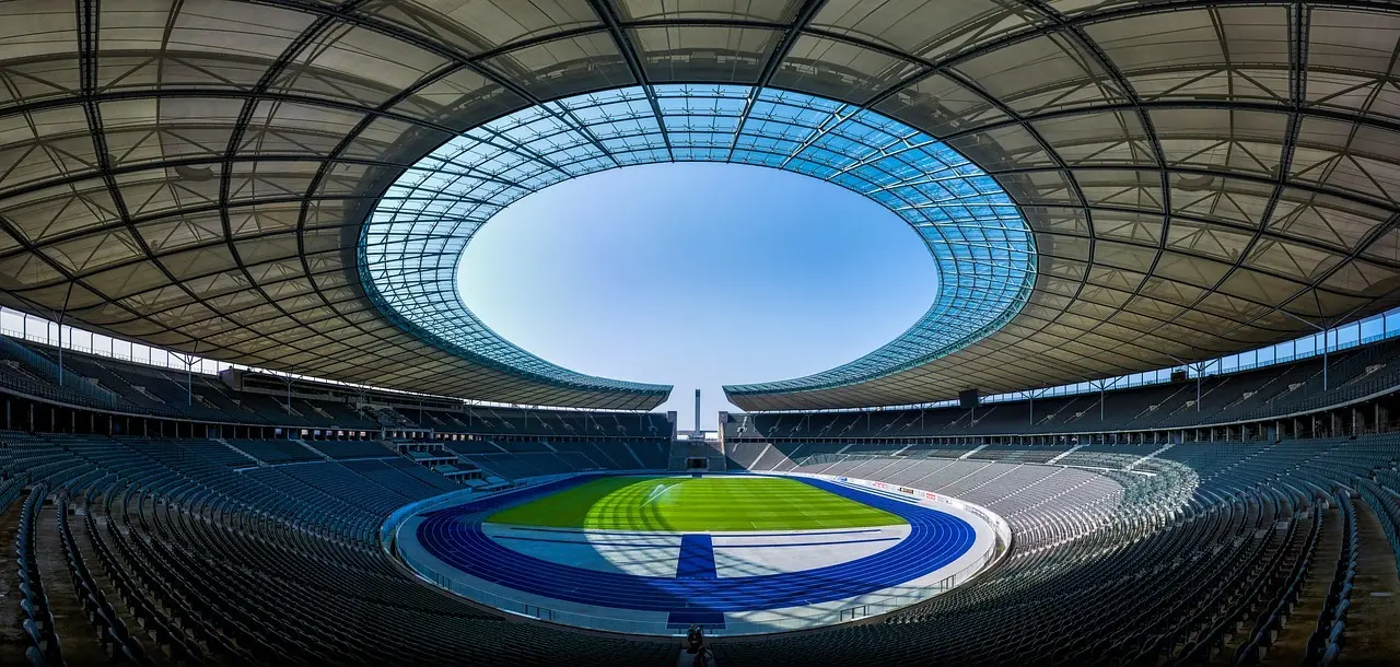 Hvordan kommer man fra Piræus til Karaiskakis Stadion?