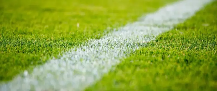 Runde 1 i Super League 1 2025/26: hjemmebanestyrke, VAR-indgreb og mål i de døende minutter