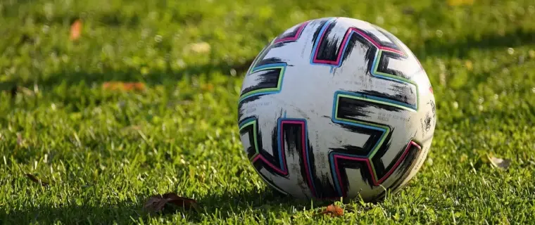 Runde 17 i Super League 1: Jović i firtal, klare udesejre og sene dramaer