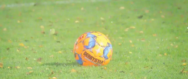 Sent drama, sikre sejre og udligninger – sådan faldt Super League 2 runde 18 ud