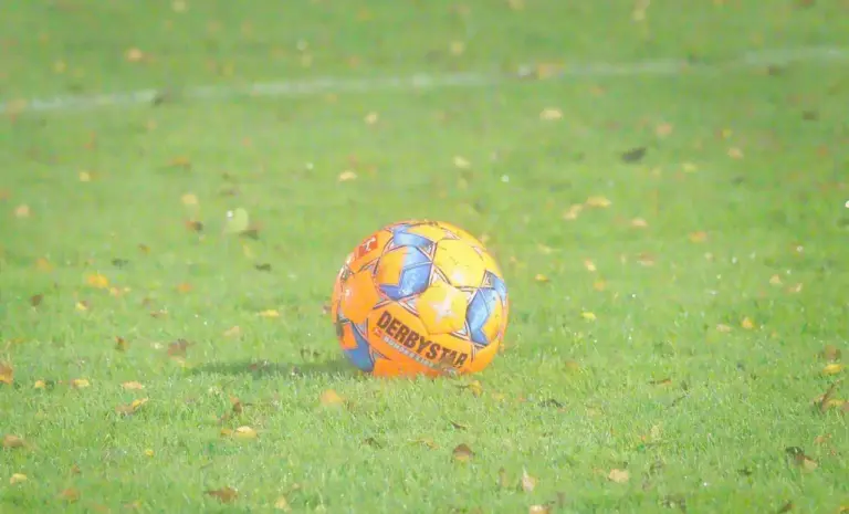 Sent drama, sikre sejre og udligninger – sådan faldt Super League 2 runde 18 ud