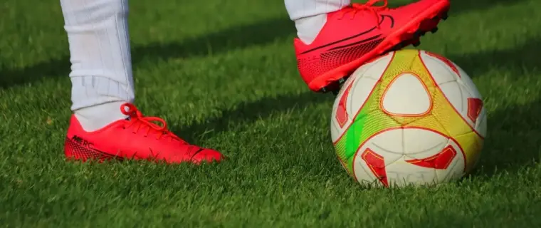 Super League 1 runde 14: Storsejr i Agrinio, stærke hjemmesejre og nulløs drama med rødt i Thessaloniki