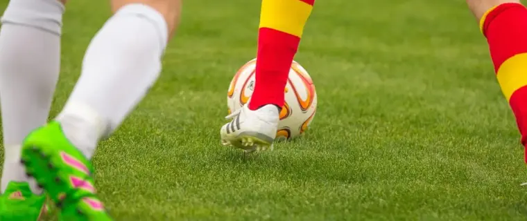 Super League 1 runde 20: Smalle sejre, sikre udesejre og et målløst rivalopgør i en tæt pakket weekend