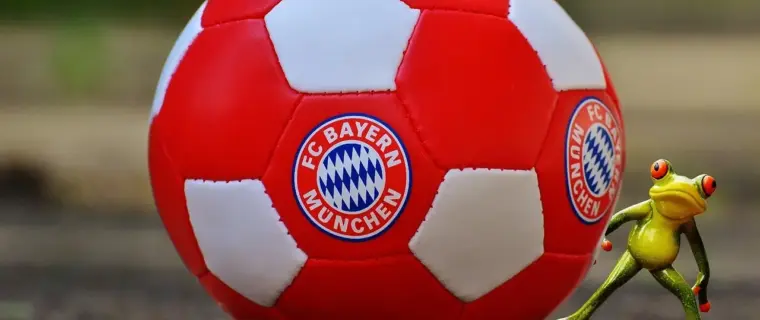 Uafgjorte opgør, udvisninger og sene scoringer: Super League 2, runde 16 samlet af græskfodbold.dk